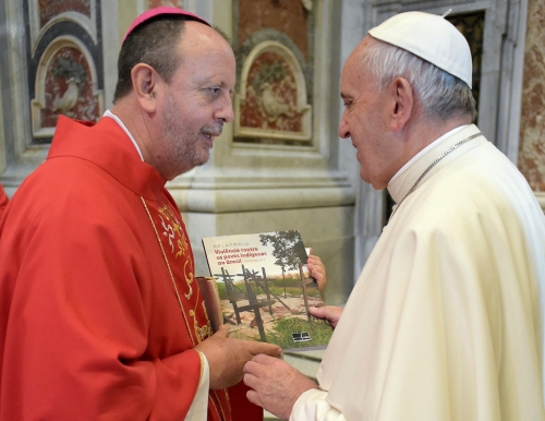 Presidente do CIMI e Papa Francisco - Povos Ind&iacute;genas