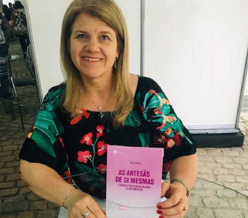 Irm&atilde; Neiva Furlin lan&ccedil;a livro