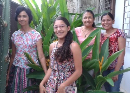 Prov&iacute;ncia Cl&eacute;glia &Acirc;nesi realiza encontro com jovens vocacionadas