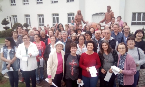 Simpatizantes se encontram na Fonte...