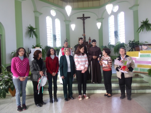 As sand&aacute;lias das Irm&atilde;s Catequistas retornam a Mirador - Presidente Get&uacute;lio / SC
