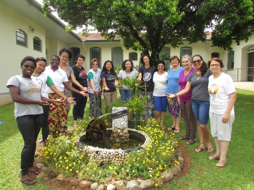 Jovens consagradas aprofundam seu SIM