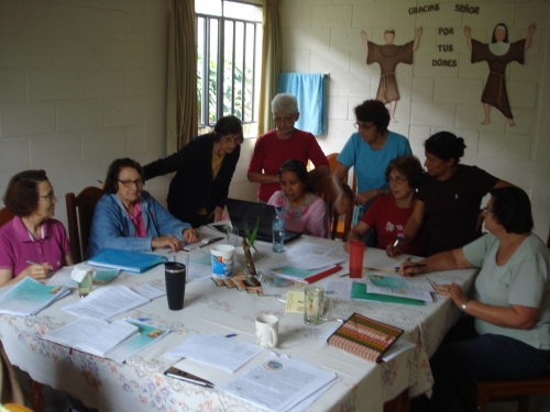 Irm&atilde;s da Miss&atilde;o Guatemala se encontrando e partilhando vida e alegria