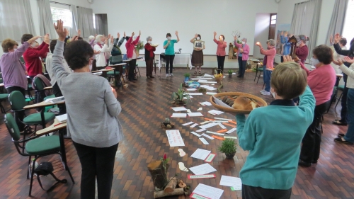Por isso convido, n&atilde;o pare na estrada, n&atilde;o deixe outra vez, de recome&ccedil;ar!