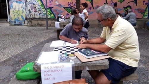 Jerusal&eacute;m, uma pra&ccedil;a, uma mesa, um espa&ccedil;o educativo...