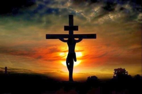 Que vemos ao olhar a cruz?